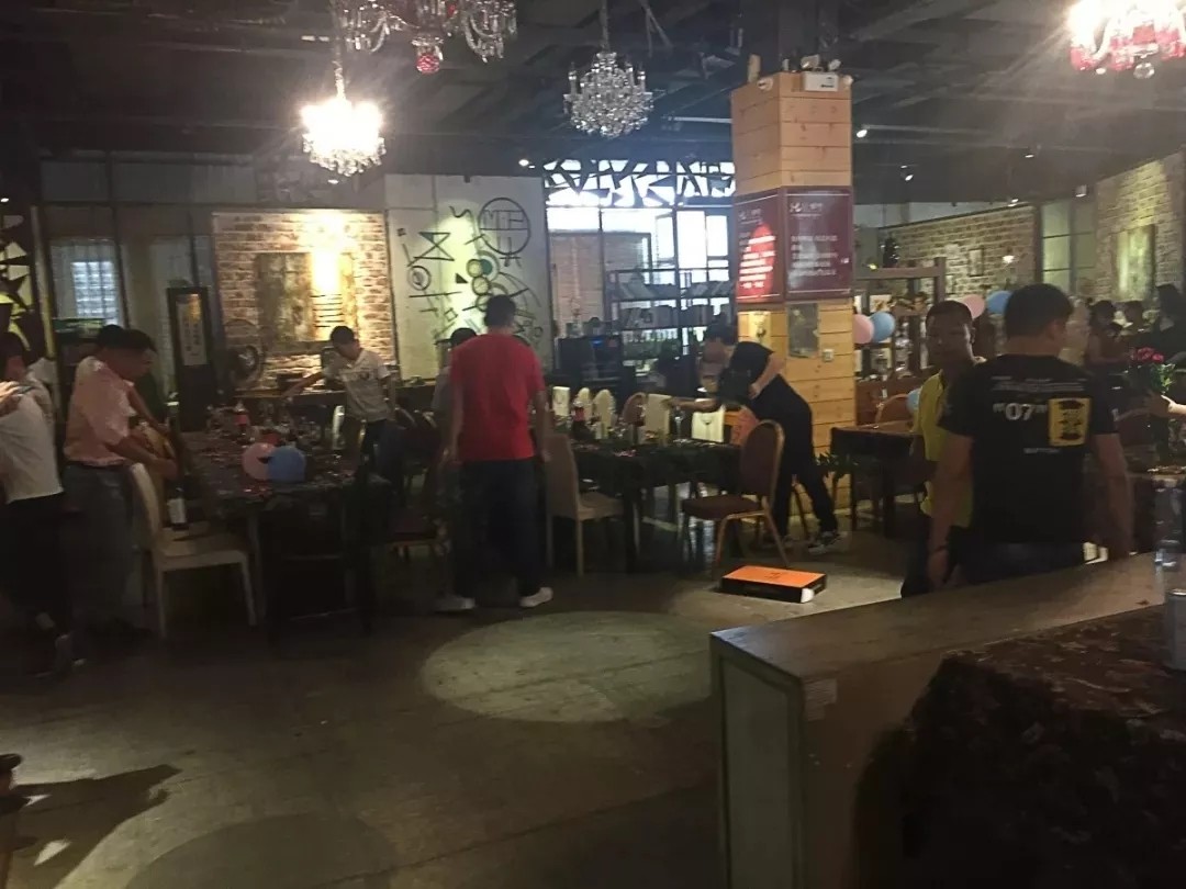 鴻銘現(xiàn)場布置 鴻銘|全自動制盒機|天地蓋成型機|全自動禮品盒機|-鴻銘機械