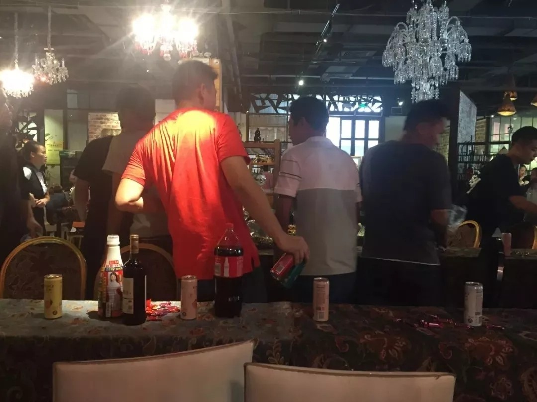 現(xiàn)場布置 鴻銘|全自動制盒機|天地蓋成型機|全自動禮品盒機|-鴻銘機械